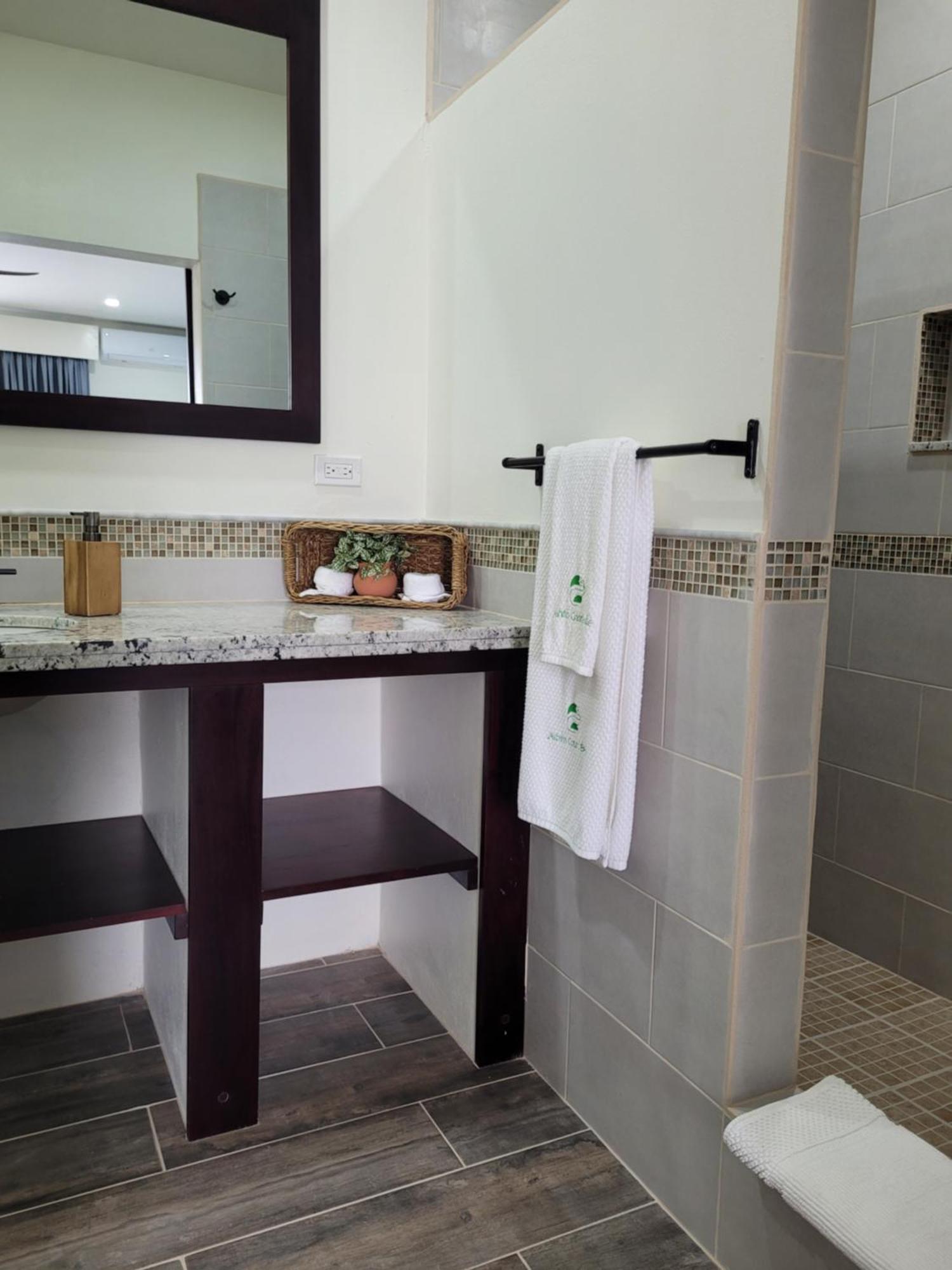 Ashton Court Belize Hotel Belize City Exterior foto